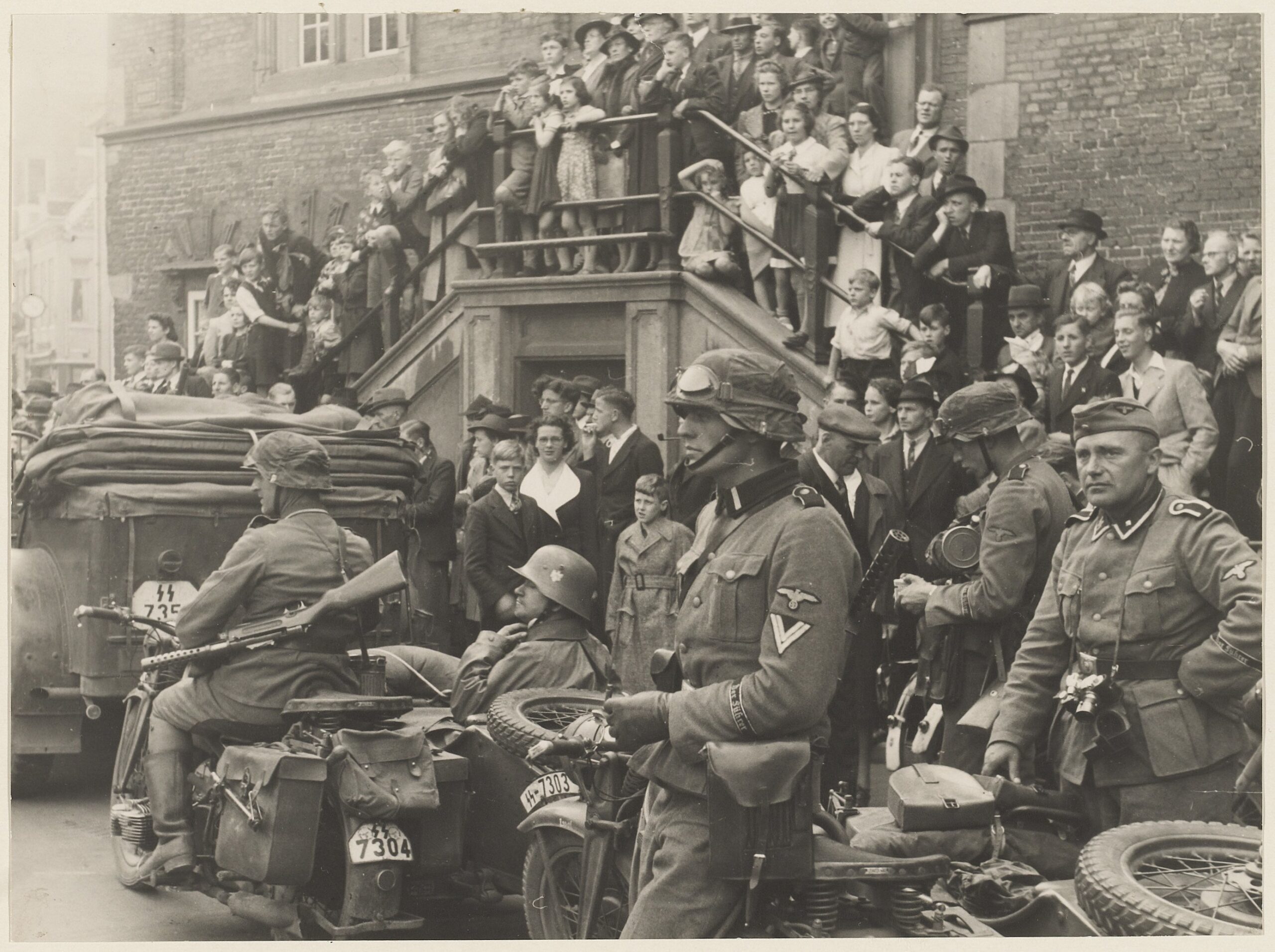 Городская сс. Солдаты СС во Франции 1940.. Полк СС дер фюрер. Дивизии Ваффен СС Нидерланды. Германские войска в Голландии 1940.